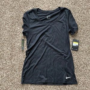 Women Nike dri-fit Scoop neck size small NWT